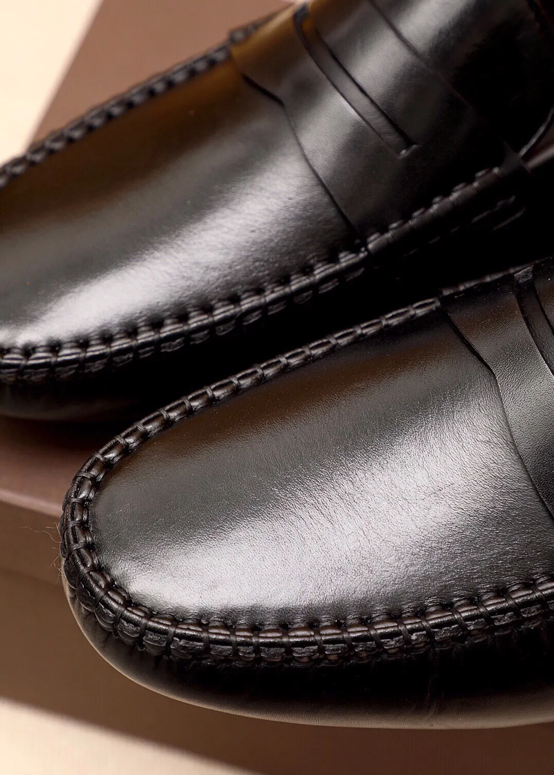 Men's Men's Shoes 💰: 460 💰💐 BV Men's Slip-on Shoes® [BOTTEGA VENETA] Official website counter new model, one-to-one mold opening ⚠Italian calfskin ➕Embossed ➕Cow 🐂 leather lining. Driving slip-ons, available at counters, sizes 38～44 (45🉑️customized)